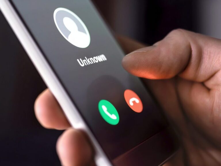 What happens if you call back an unknown number?
